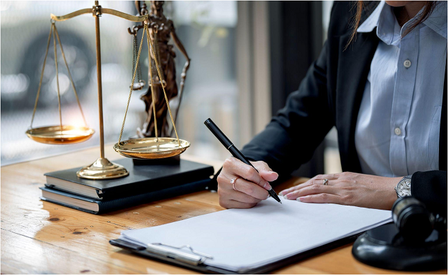 What Are The Key Steps To Becoming A Successful Criminal Defense Lawyer In 2024